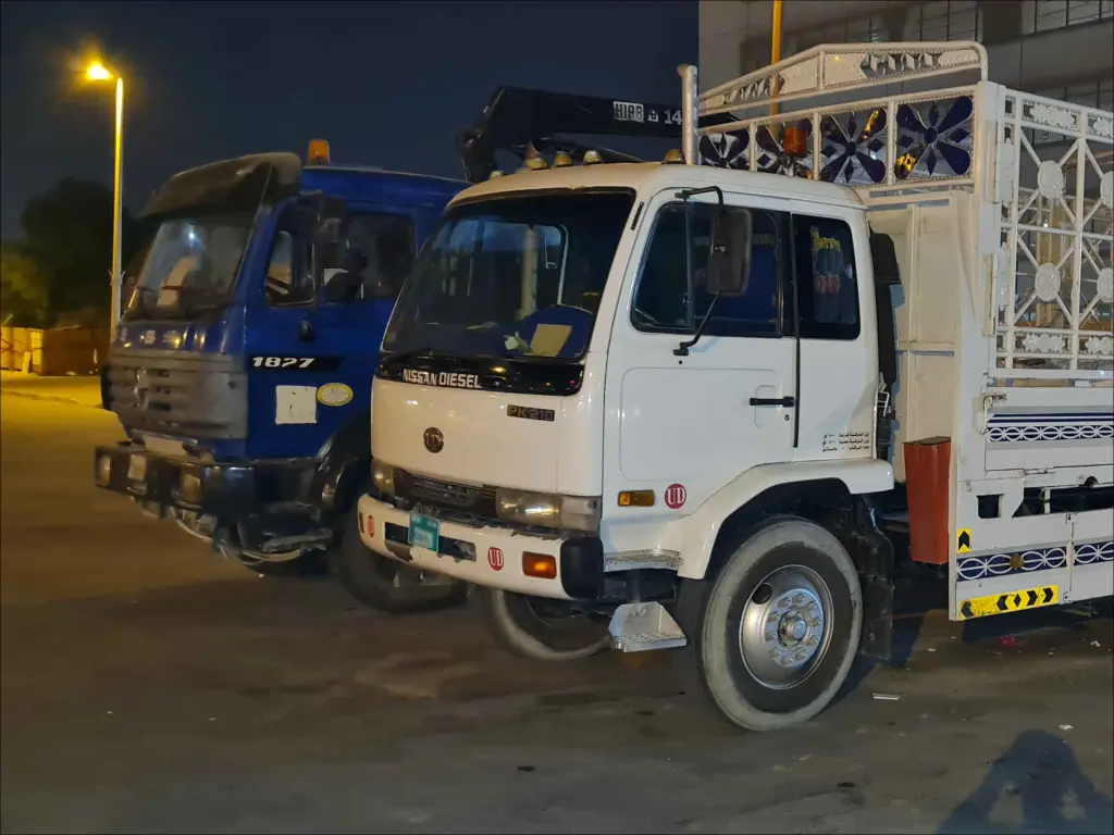 7 Ton Pickup Truck, 10 Ton Pickup Truck & Flatbed Trailer Rental in Abu Dhabi – Heavy Transport Services 6 10 ton trucks