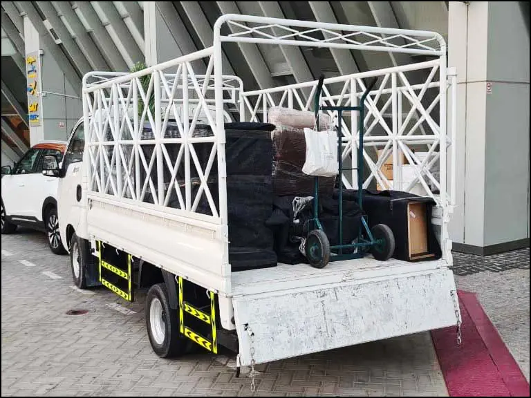 Affordable 1 Ton Pickup Truck Transport in Abu Dhabi 3 Small Pickup Truck for Furniture Moving in Abu Dhabi
